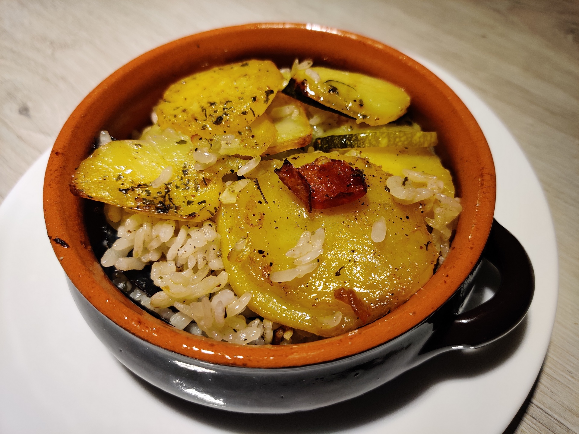 Piatto tipico pugliese con orecchiette