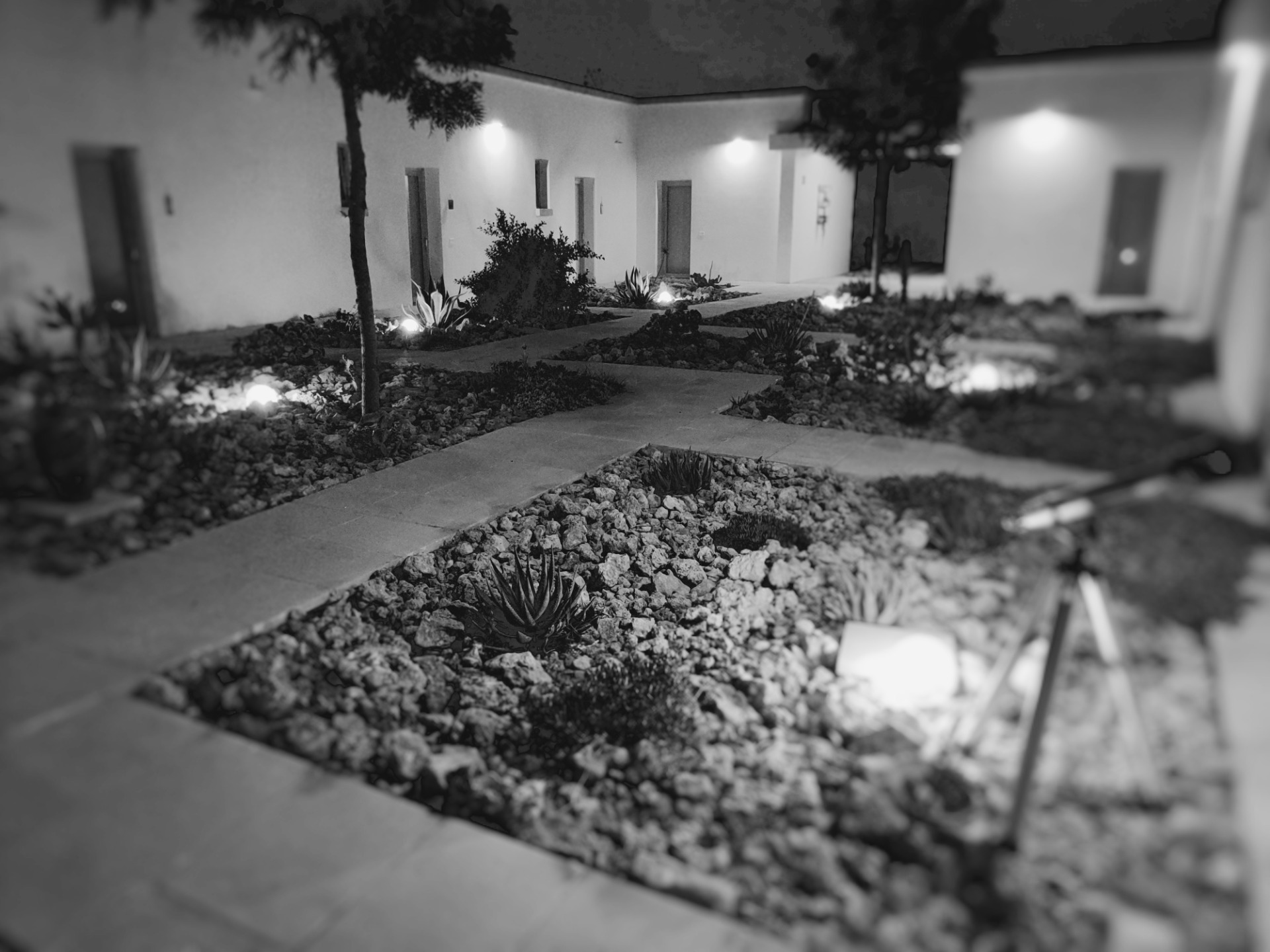Corte interna della masseria Tenuta Sofia al tramonto