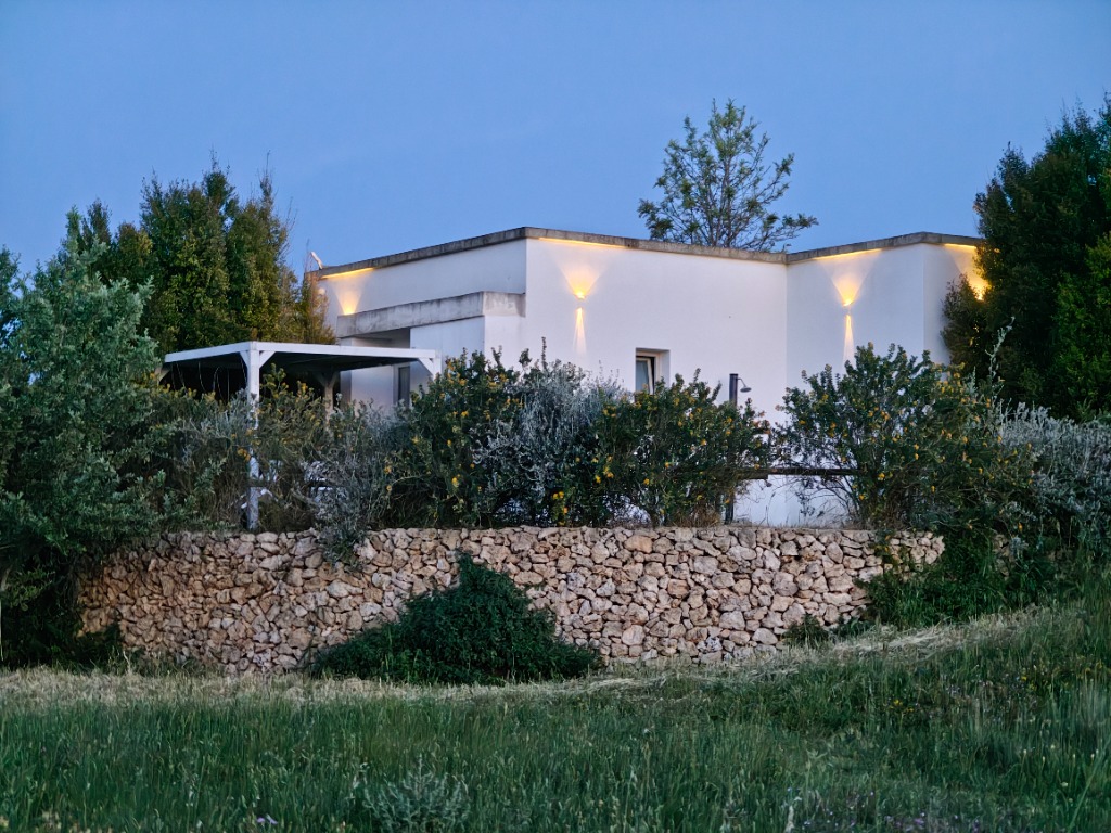 Architettura in pietra illuminata